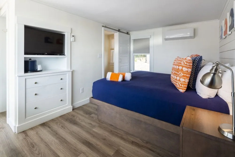 Breakwater Hotel