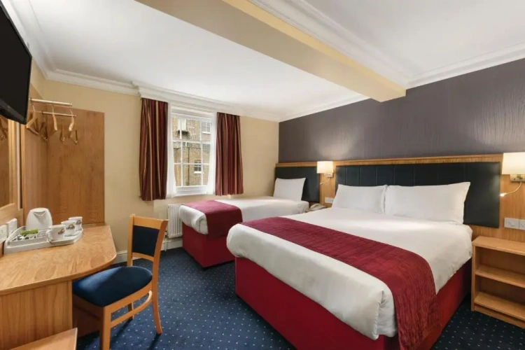 Triple room