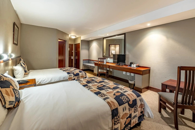 African Sky Hotels - Pine Lake Inn