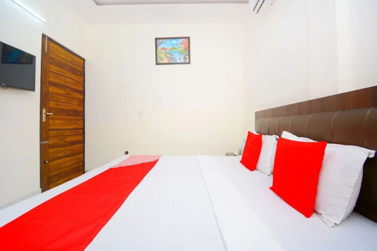 OYO 38787 Hotel Red Rose