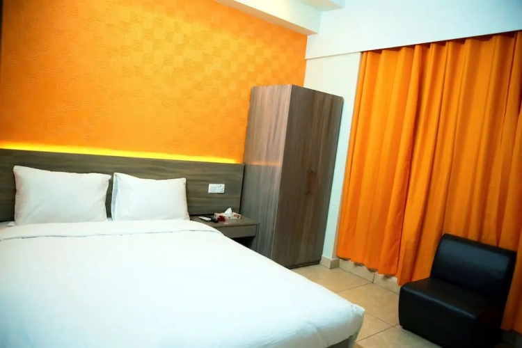 2 Bedrooms Standard Family room with balcony