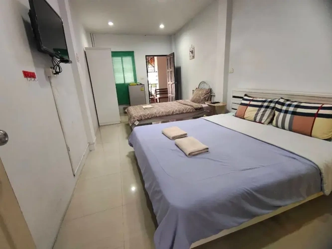 Standard Triple Basement room