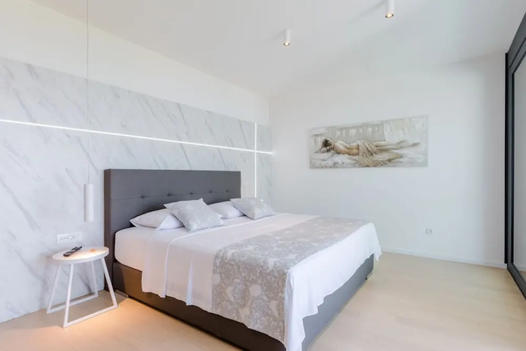 Luxury Villa Luna with Swimming Pool
