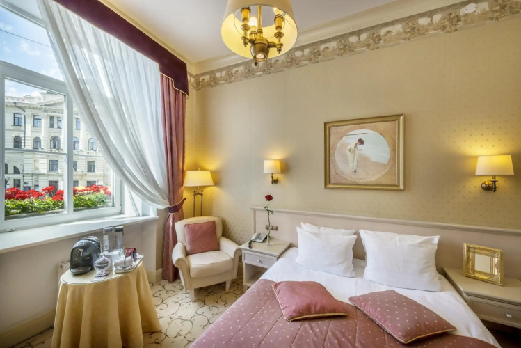 IMPERIAL Hotel & Restaurant