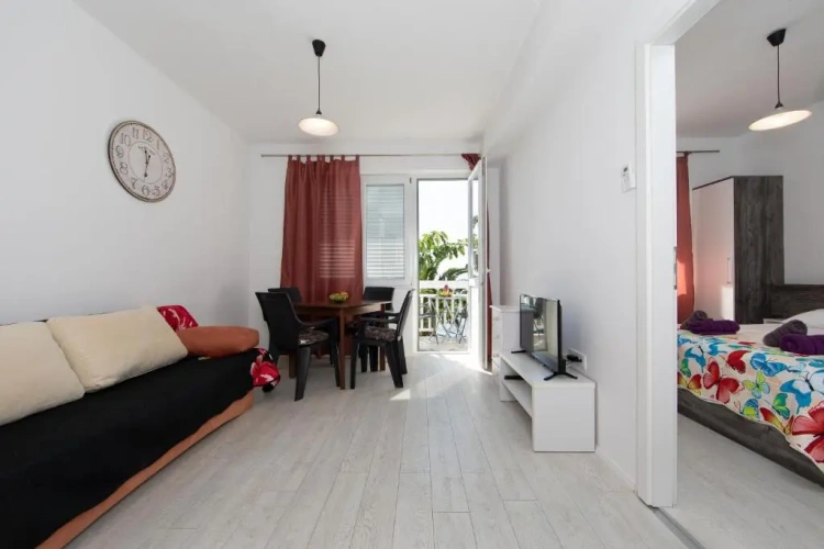 Apartment with sea view