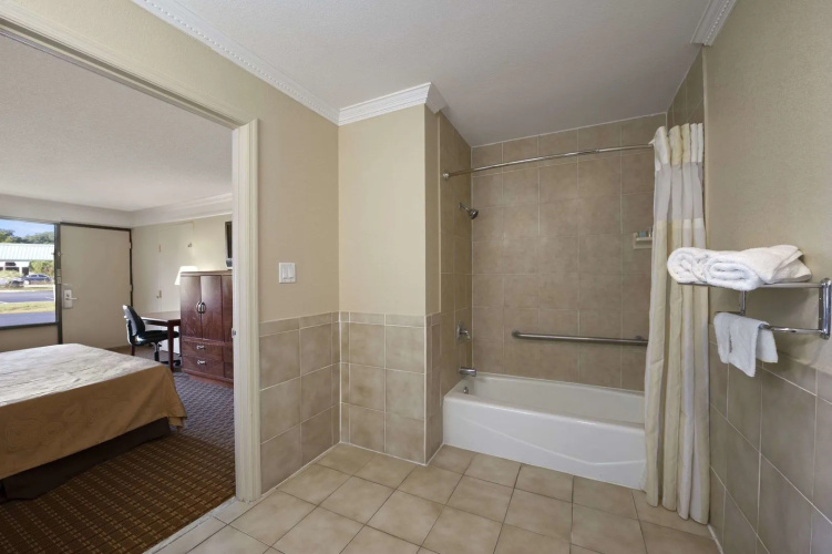 Studio 6 Suites Hinesville, GA