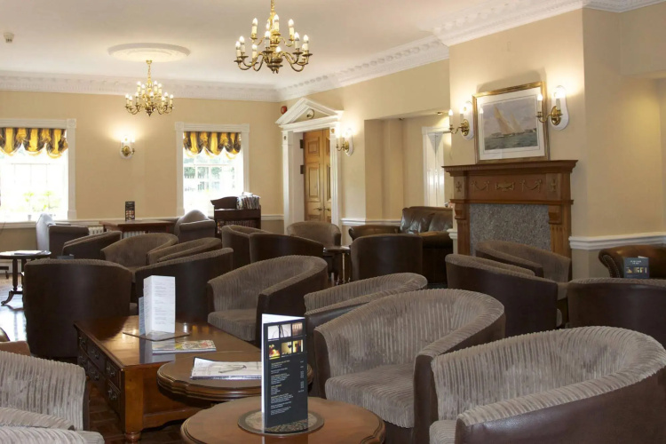 Elme Hall