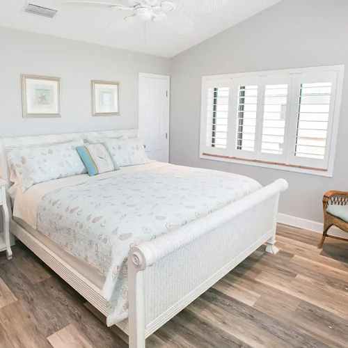 Oceanfront Serenity at Stylish Sea Haven 212