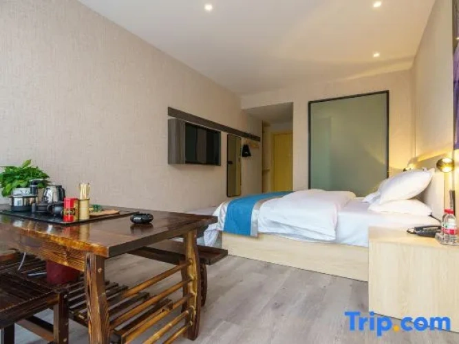 Economy Suite
