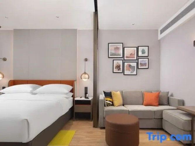 Suite with lake view