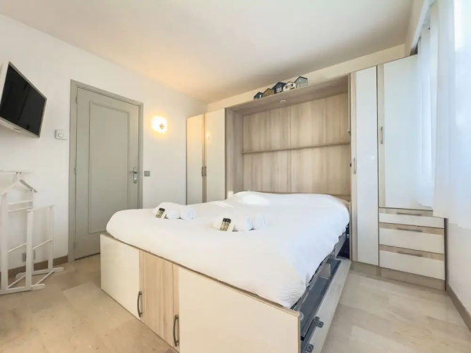 Le Cozy in Cannes With 2 Bedrooms and 1 Bathrooms