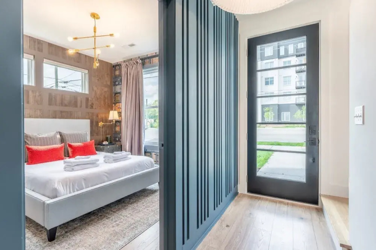 Luxe Group Stay With Hot Tub Rooftop Lounge