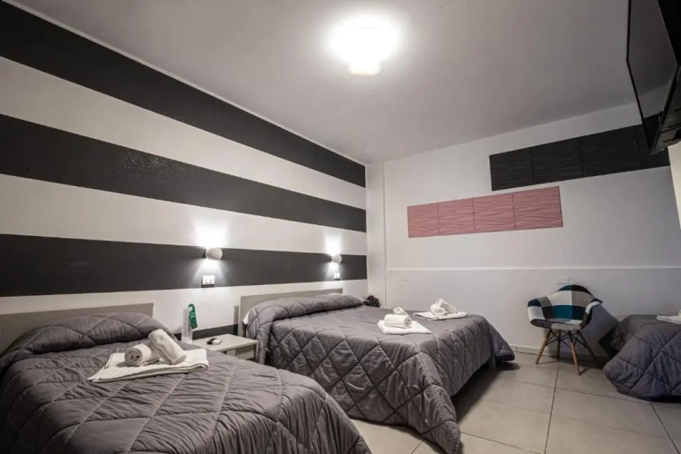 Standard Quadruple room with garden view