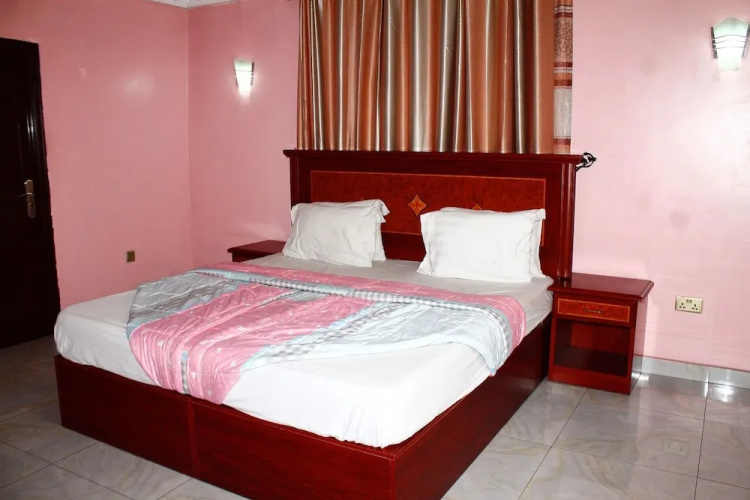 Row Hotel & Suites