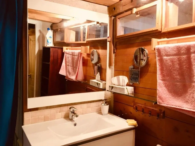 4 Bedrooms Cottage