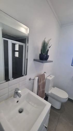 Accommodation Front - Prestigious 2 Sleeper Apartment with Harbour Views