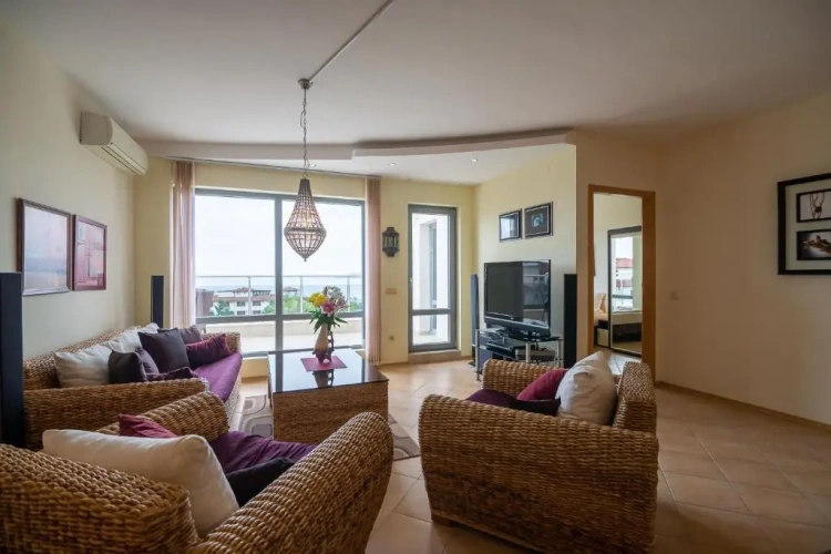 2 Bedrooms Apartment with balcony