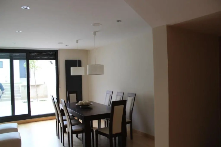 4 Bedrooms Cottage