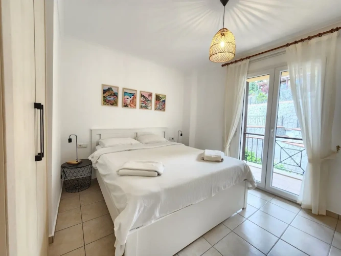 2 Bedrooms Apartment with balcony and with mountain view