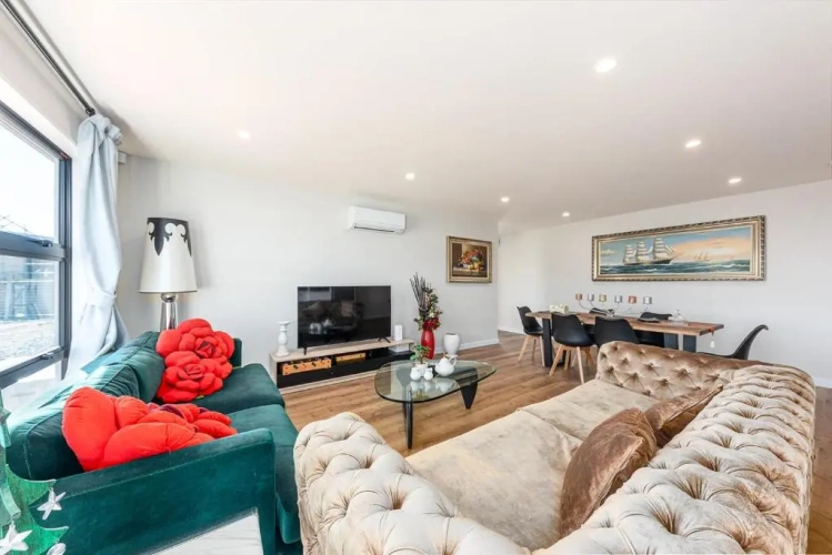 3 Bedrooms Cottage
