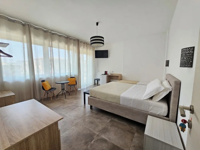Standard Triple room with city view