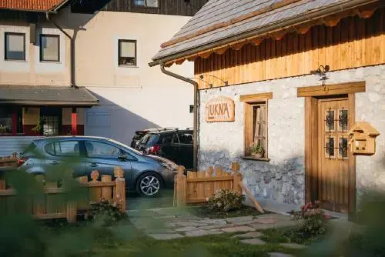 Hostel Lukna