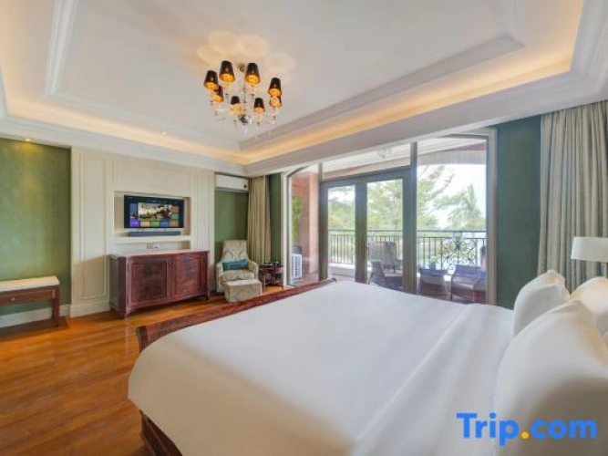 Standard Double room with balcony and with partial sea view