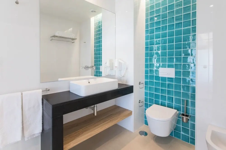 1 Bedroom Apartment with balcony and with partial sea view