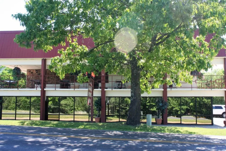Statue Road Inn