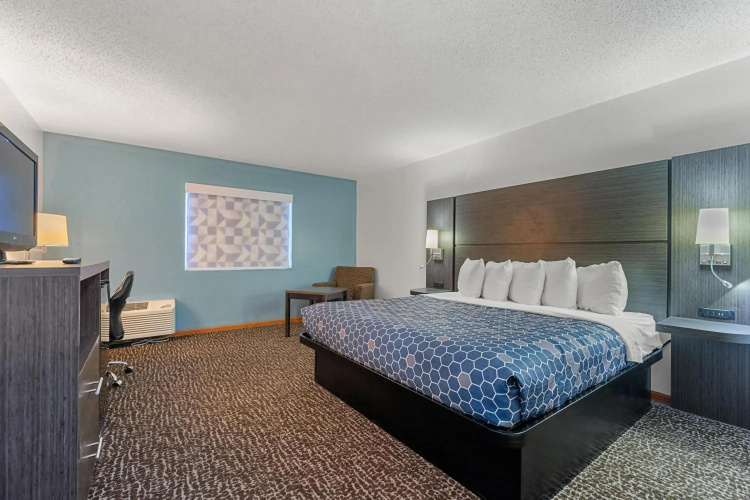 Chicago Club Inn & Suites