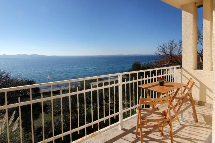 Apartment with sea view