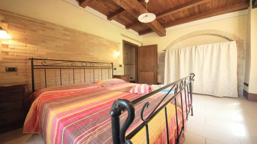 Spoleto-poolside-slps 20, Gardens, Pool, Jaccuzzi - a Fairy Tale Setting