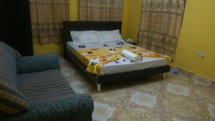 Uroa White House Inn