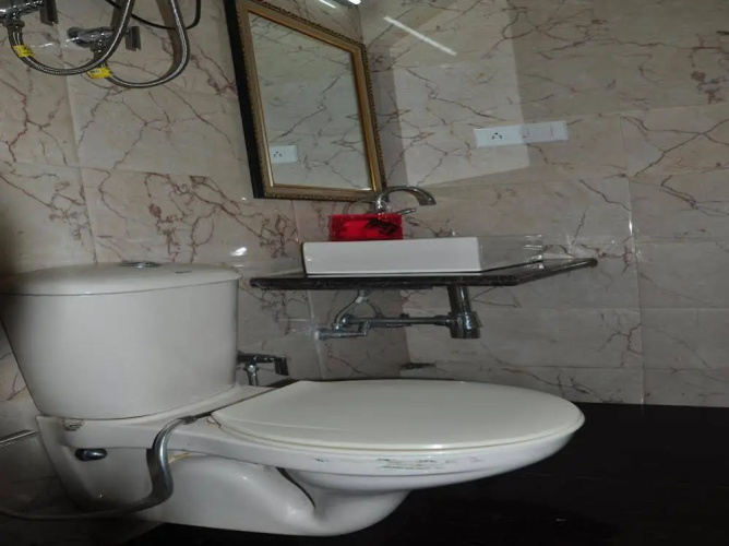 OYO Rooms Mall Road Shimla