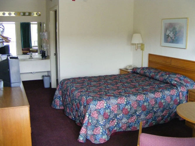 Travelodge by Wyndham Branson