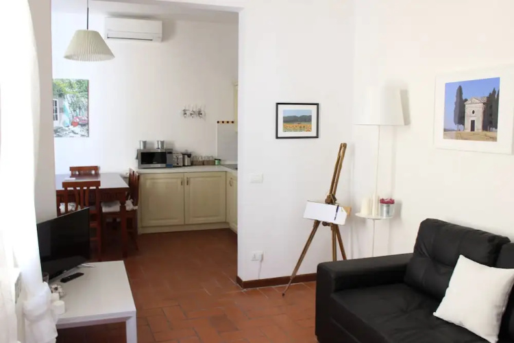 Art Apartment SMN Station