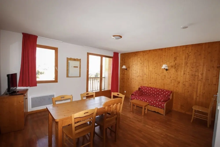2 Bedrooms Apartment