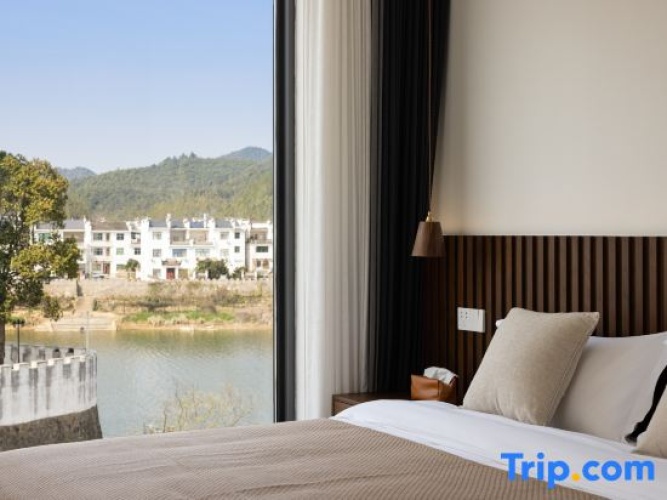 Standard Double room with river view