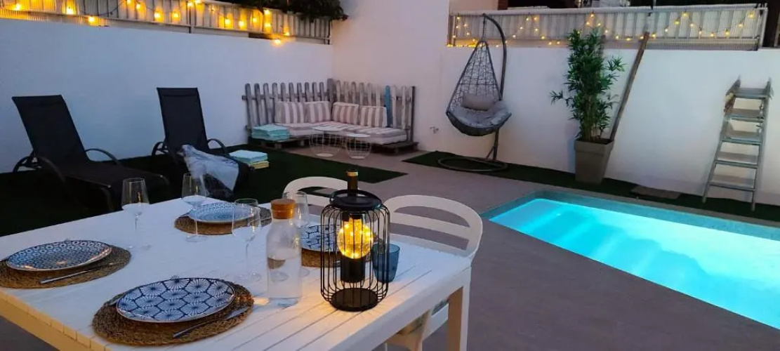 R127 Moderna villa cerca del mar