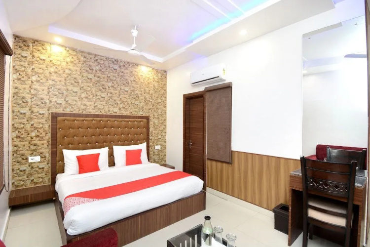 Collection O Hotel Platinum Inn And Suites