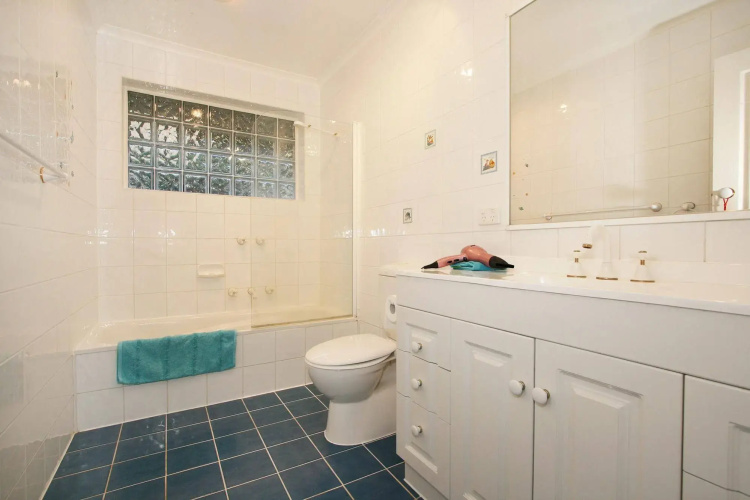 Roseland Holiday House