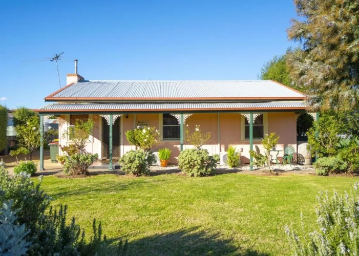 2 Bedrooms Cottage