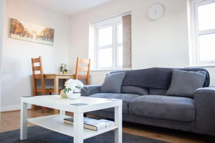 Large 1st Floor Open Plan Apartment