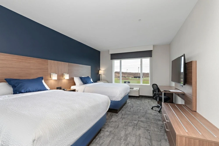 Standard Quadruple room with park view