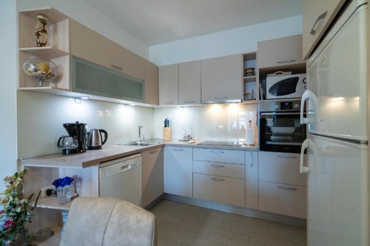 3 Bedrooms Apartment