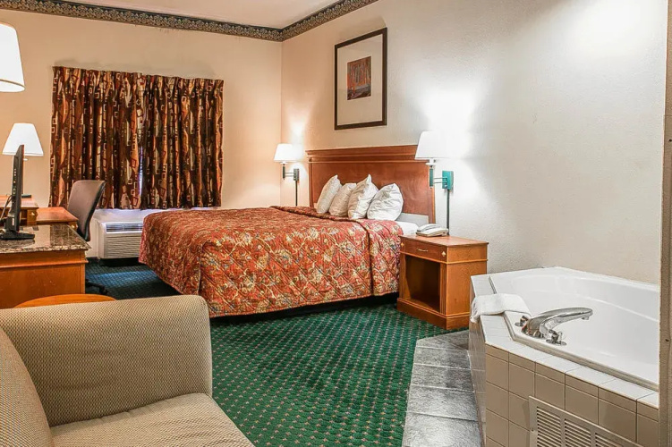 Rodeway Inn & Suites