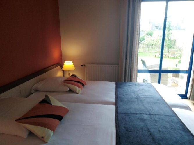 Standard Twin room with garden view