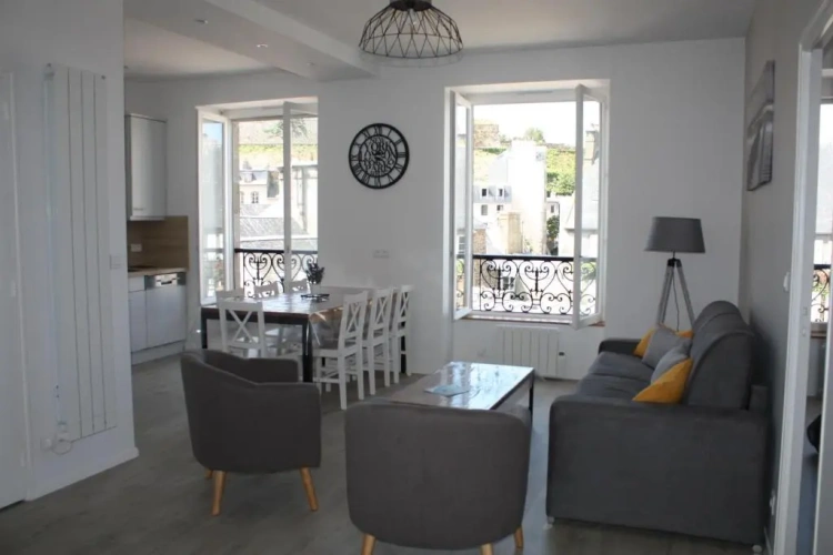2 Bedrooms Apartment