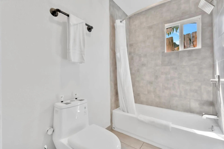 Tradewinds Motel