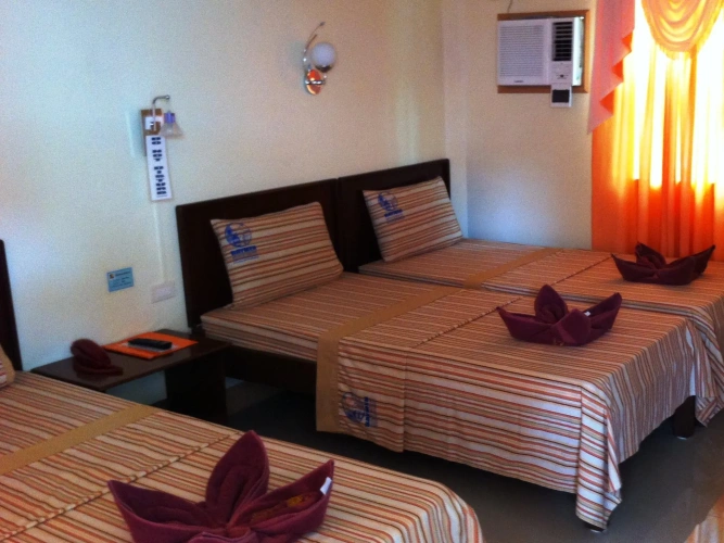 Superior Quadruple room with partial view